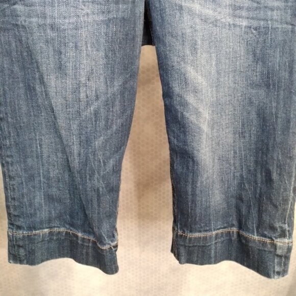 Kut from the Kloth bermuda whiskered and faded shorts in size 2 in EUC - Picture 4 of 5